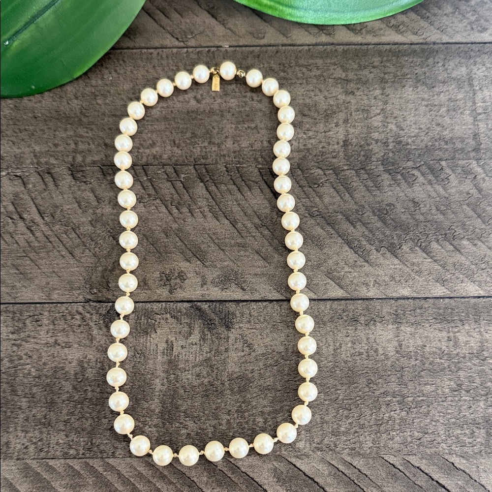 Elegant Cream Pearl Necklace